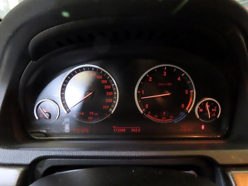 2012 BMW 5 Series GT 30d photo 9