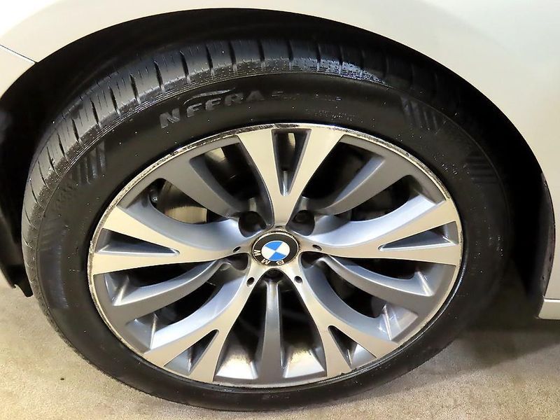 2012 BMW 5 Series GT 30d photo 20