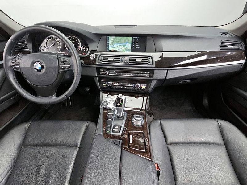 2012 BMW 5 Series 528i photo 7