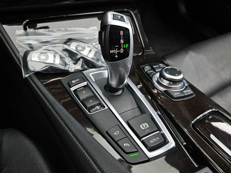 2012 BMW 5 Series 528i photo 9