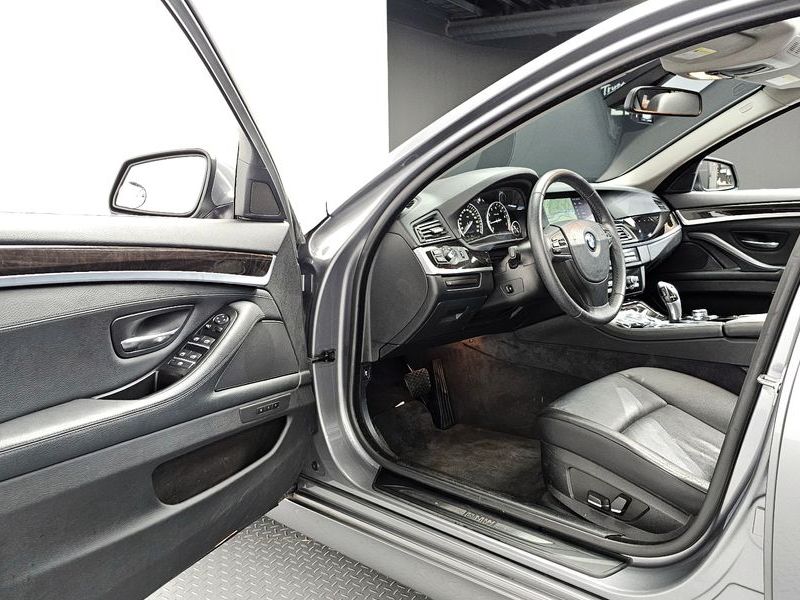 2012 BMW 5 Series 528i photo 10