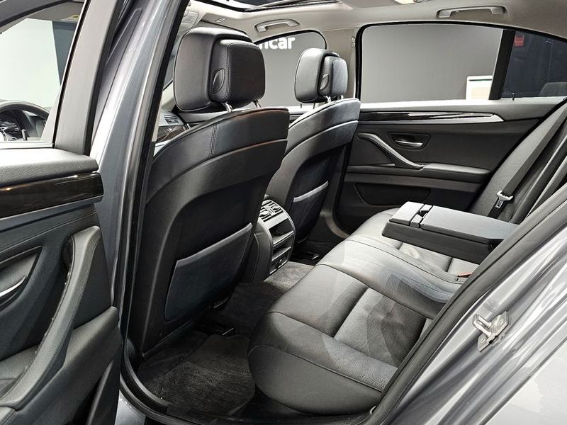 2012 BMW 5 Series 528i photo 11