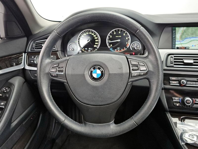2012 BMW 5 Series 528i photo 12
