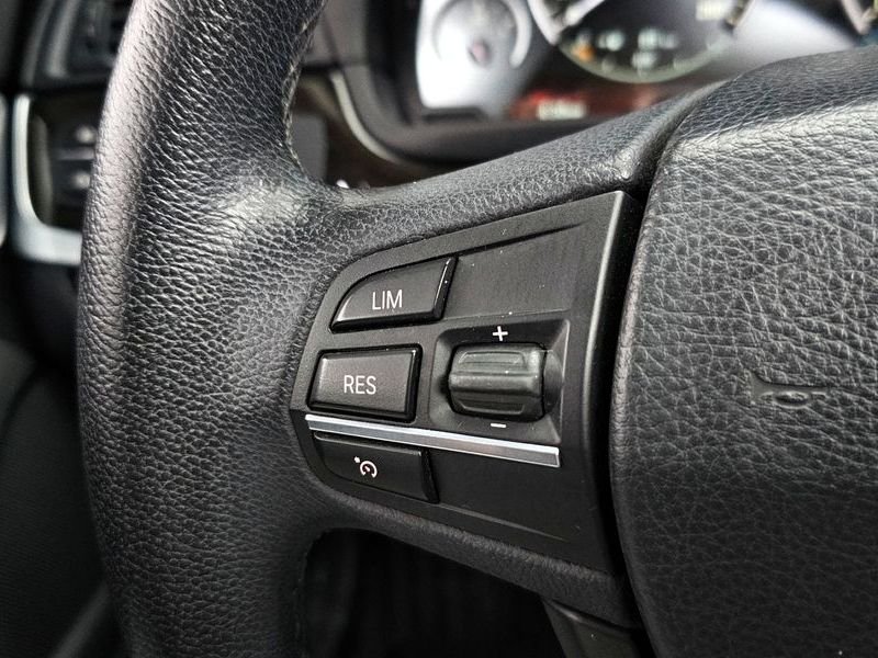 2012 BMW 5 Series 528i photo 15