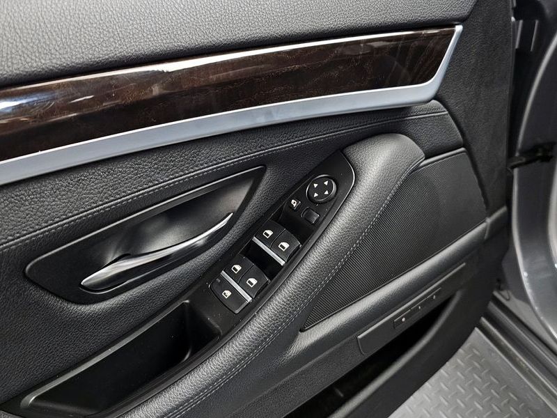2012 BMW 5 Series 528i photo 20