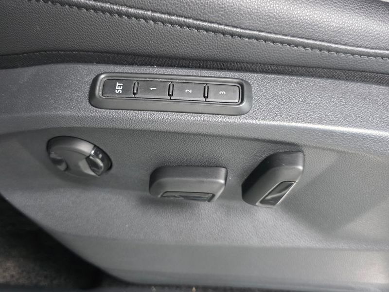 2022 Volkswagen Tiguan 2.0 TDI Premium photo 13