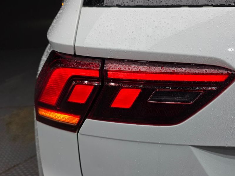 2022 Volkswagen Tiguan 2.0 TDI Premium photo 23