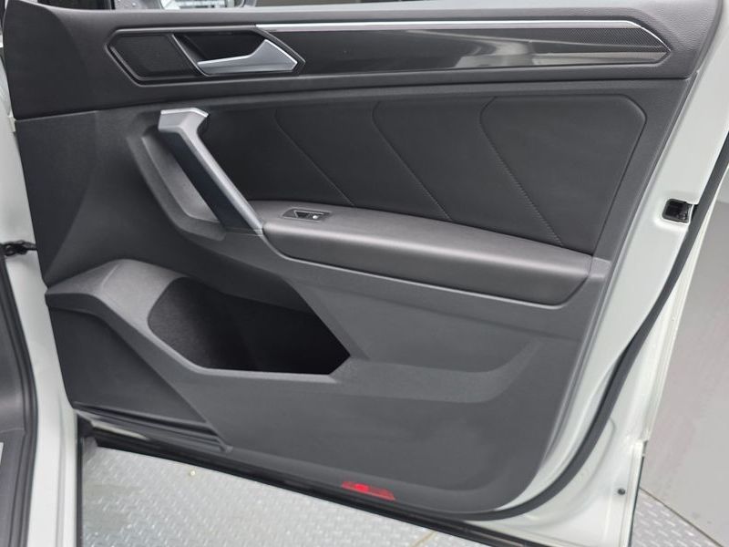 2022 Volkswagen Tiguan 2.0 TDI Premium photo 25