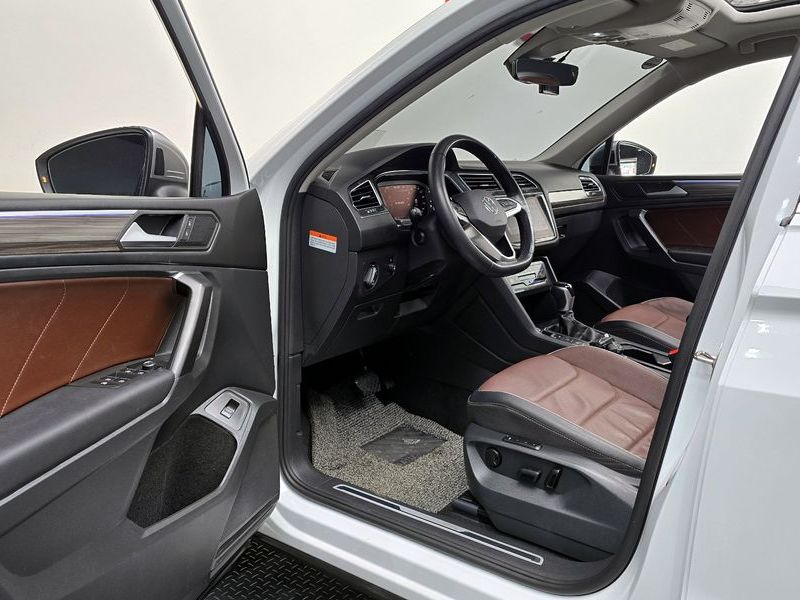 2023 Volkswagen Tiguan 2.0 TSI Prestige photo 10