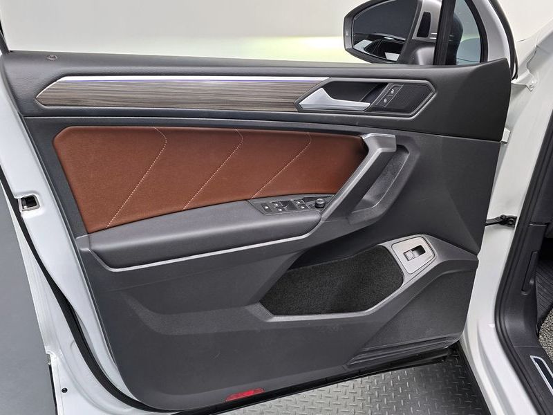 2023 Volkswagen Tiguan 2.0 TSI Prestige photo 25