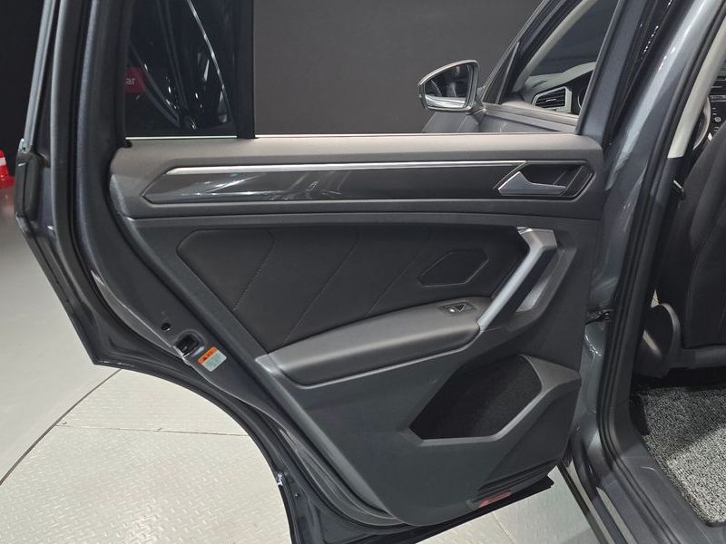 2020 Volkswagen Tiguan 2.0 TDI Prestige photo 25
