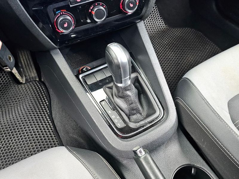 2015 Volkswagen Jetta 2.0 TDI BlueMotion 6th photo 9