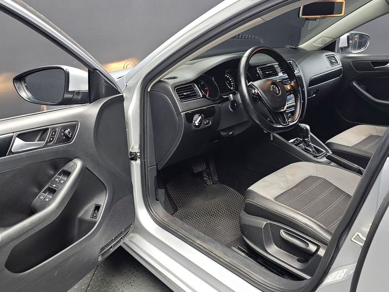 2015 Volkswagen Jetta 2.0 TDI BlueMotion 6th photo 10