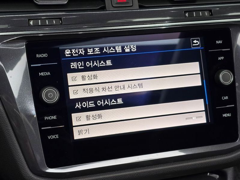 2020 Volkswagen Tiguan 2.0 TDI Prestige photo 15
