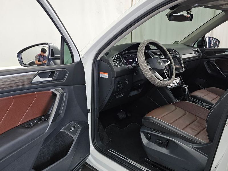 2023 Volkswagen Tiguan 2.0 TSI Prestige photo 10