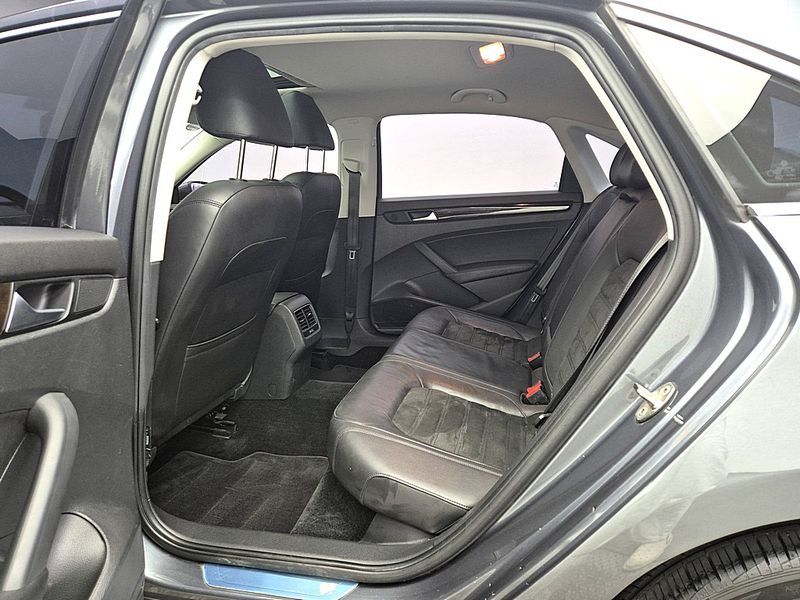 2015 Volkswagen Passat 2.0 TDI B7 photo 12