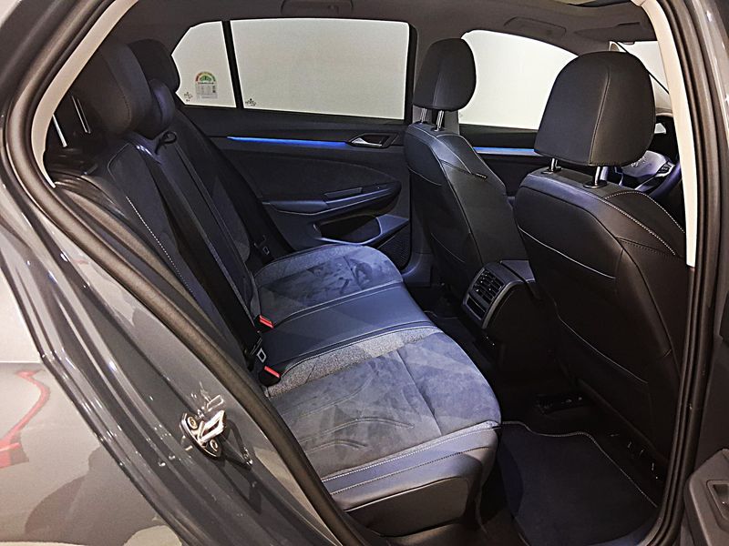 2025 Volkswagen Golf 2.0 TDI Prestige photo 12