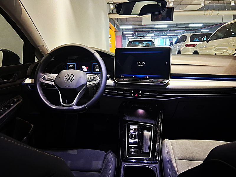 2025 Volkswagen Golf 2.0 TDI Prestige photo 13