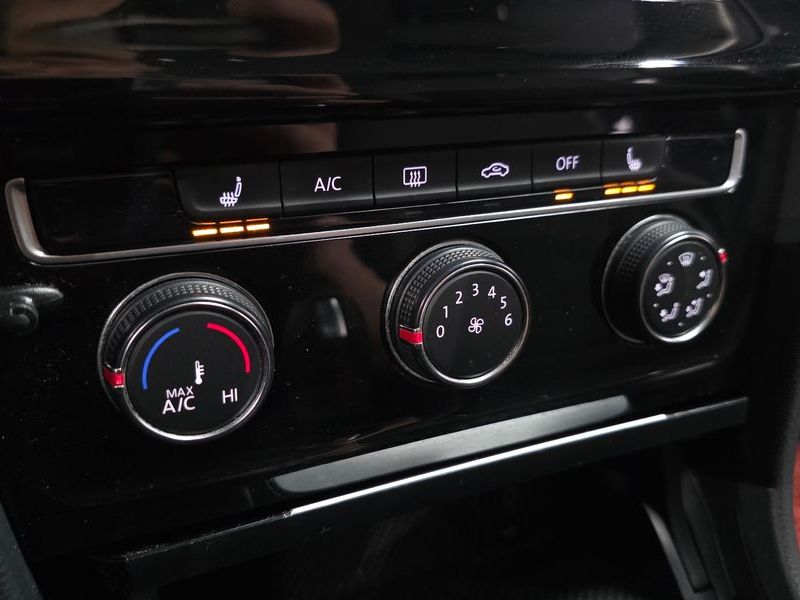 2014 Volkswagen Golf 1.6 TDI photo 19