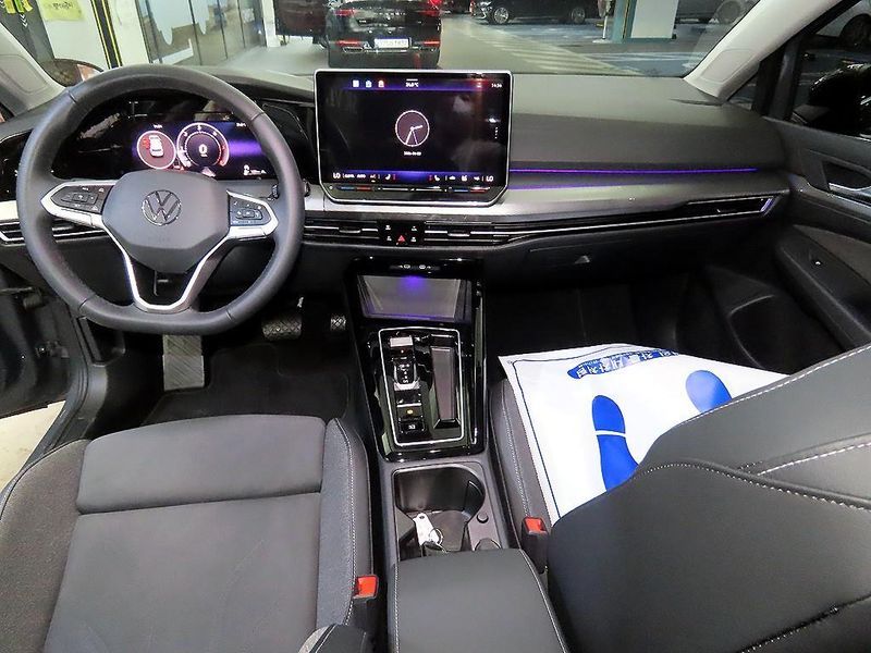 2025 Volkswagen Golf 2.0 TDI Prestige photo 10