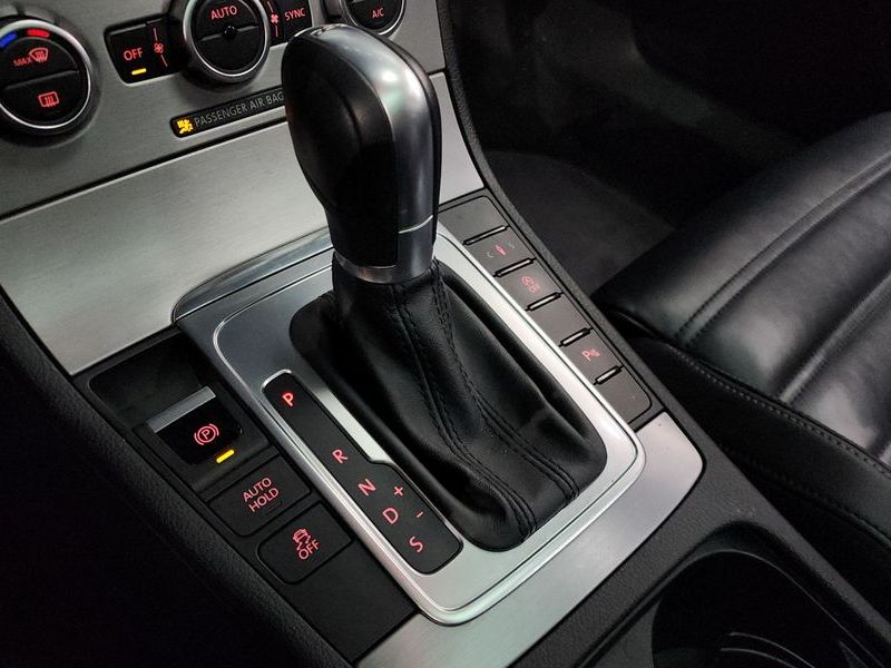 2015 Volkswagen New CC 2.0 TDI BlueMotion photo 9