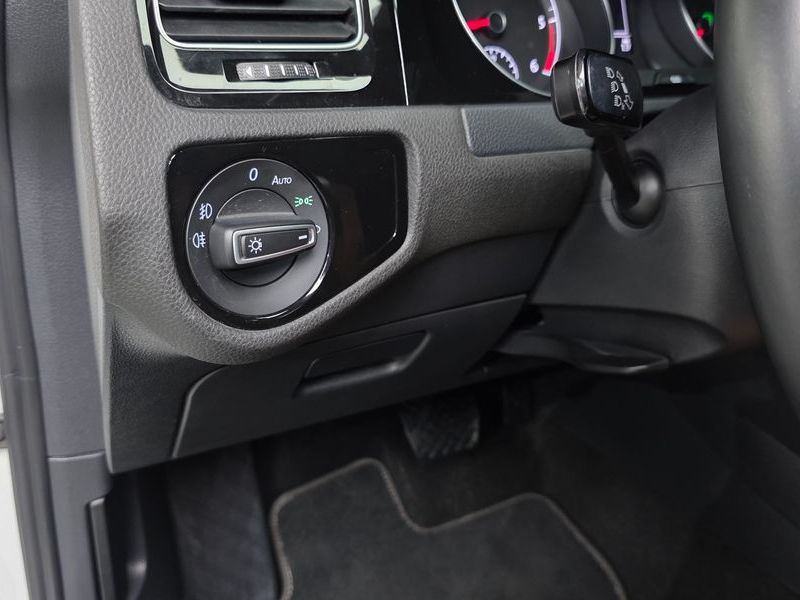 2015 Volkswagen Golf 2.0 TDI 40th Edition photo 12