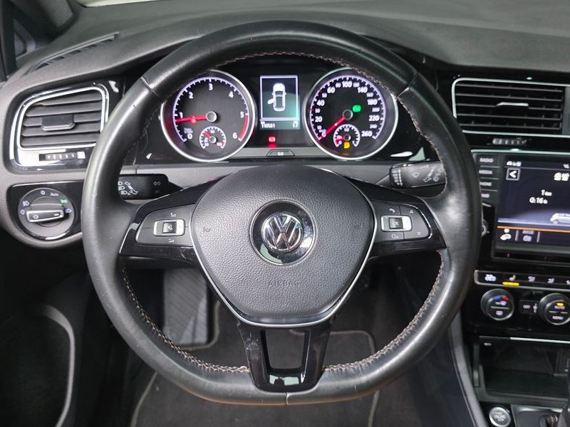 2015 Volkswagen Golf 2.0 TDI 40th Edition photo 13