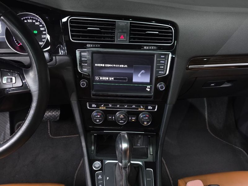 2015 Volkswagen Golf 2.0 TDI 40th Edition photo 14