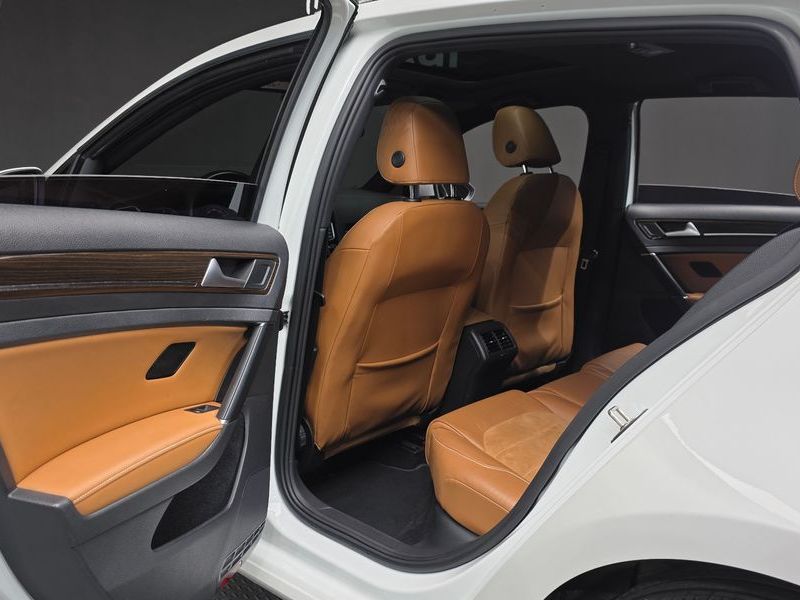 2015 Volkswagen Golf 2.0 TDI 40th Edition photo 17