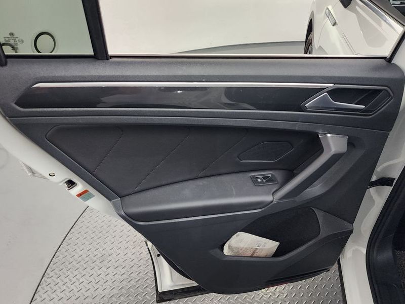 2023 Volkswagen Tiguan 2.0 TDI Prestige photo 25