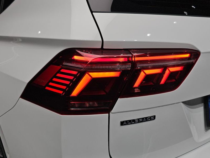 2023 Volkswagen Tiguan 2.0 TSI Prestige photo 23