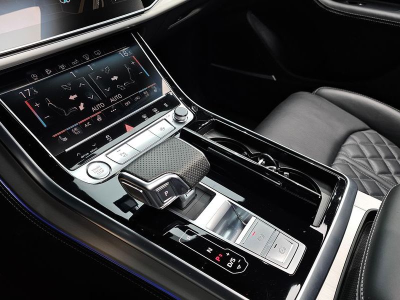 2020 Audi Q8 50 TDI Quattro Premium photo 9