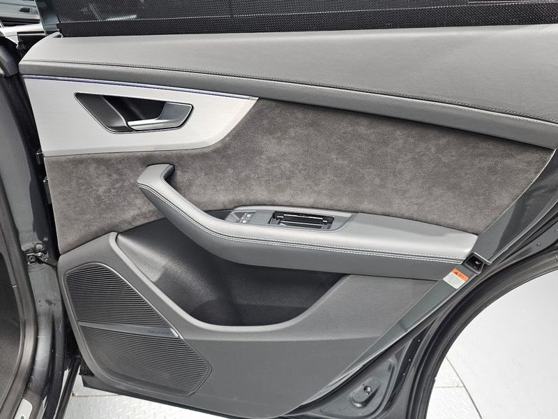 2020 Audi Q8 50 TDI Quattro Premium photo 25