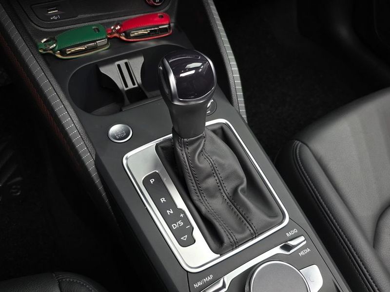 2023 Audi Q2 35 TDI Premium photo 9