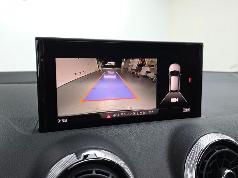 2023 Audi Q2 35 TDI Premium photo 15