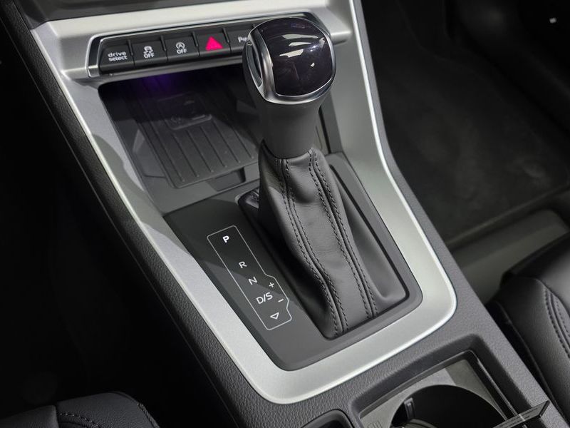 2025 Audi Q3 40 TFSI Quattro Premium photo 9
