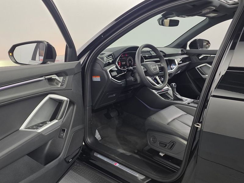 2025 Audi Q3 40 TFSI Quattro Premium photo 10