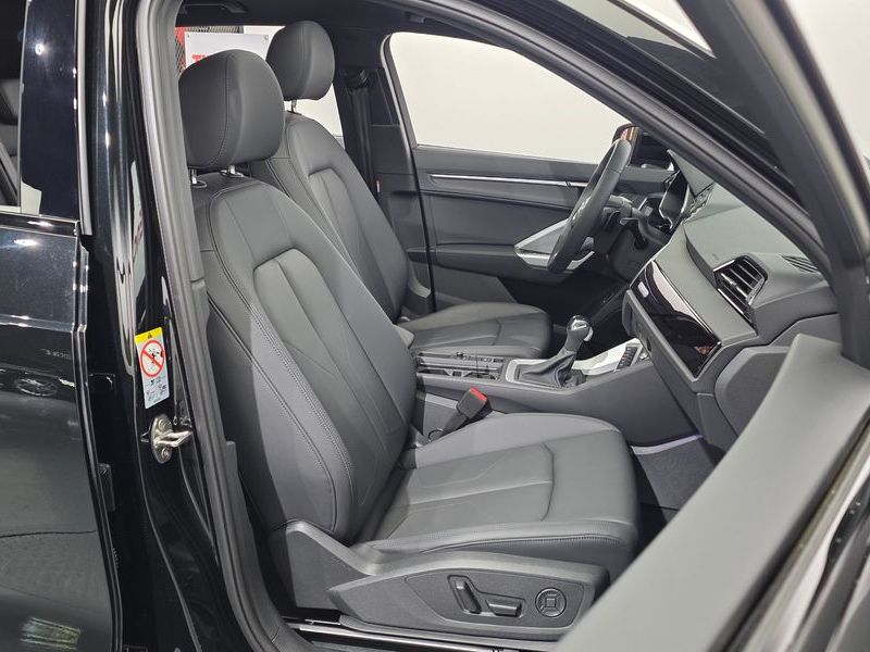 2025 Audi Q3 40 TFSI Quattro Premium photo 12