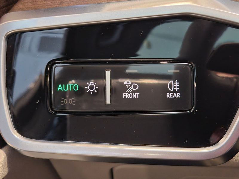 2025 Audi A6 45 TFSI Quattro Premium photo 16