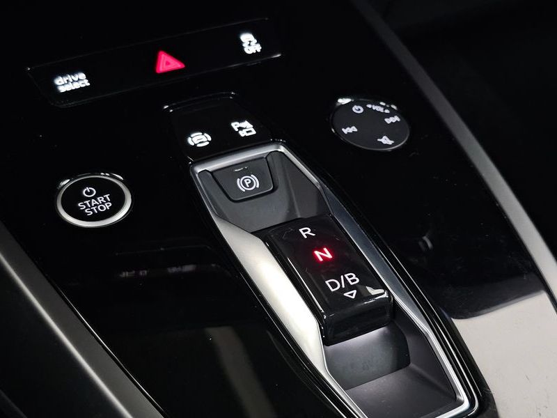 2023 Audi e-tron 40 Premium photo 9