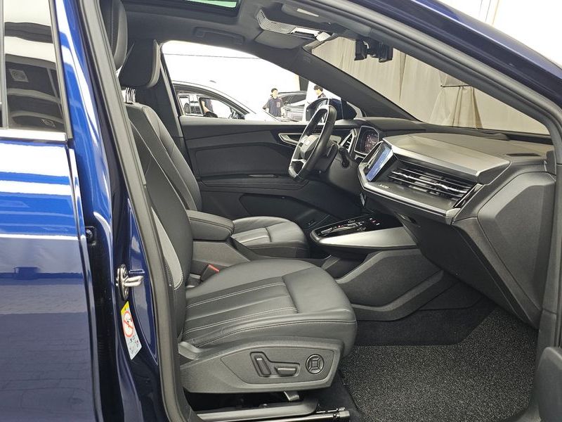 2023 Audi e-tron 40 Premium photo 11