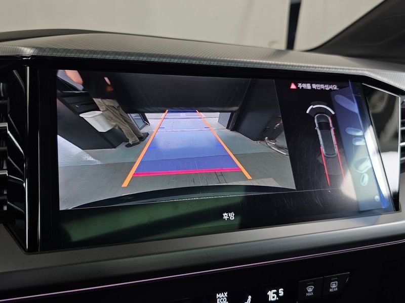2023 Audi e-tron 40 Premium photo 15