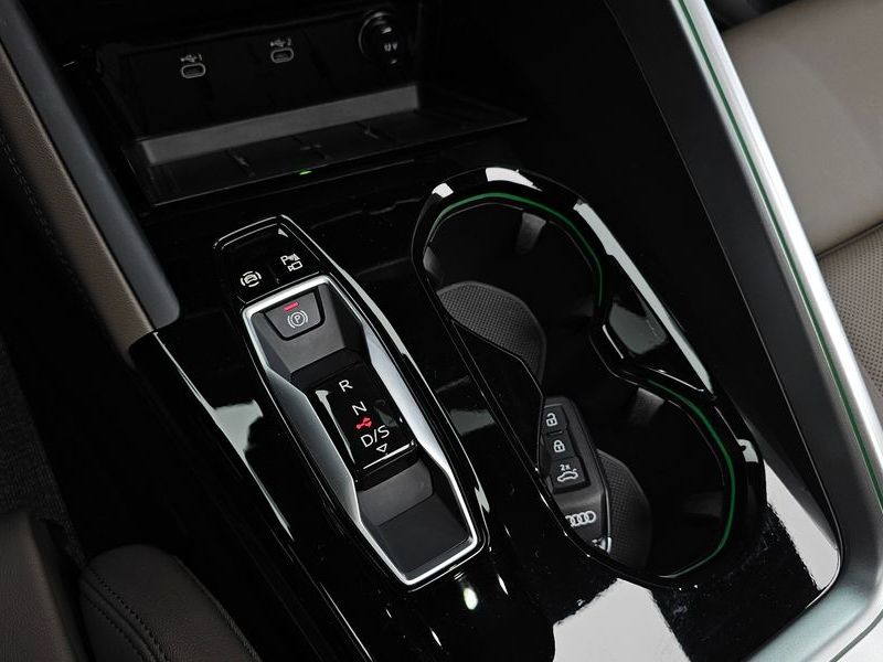 2025 Audi Q5 40 TFSI Quattro S Line photo 9