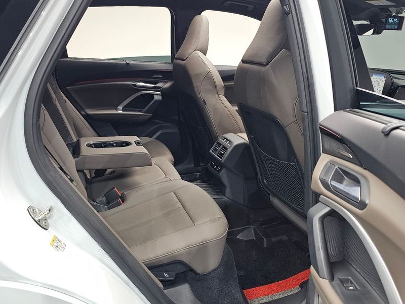 2025 Audi Q5 40 TFSI Quattro S Line photo 11