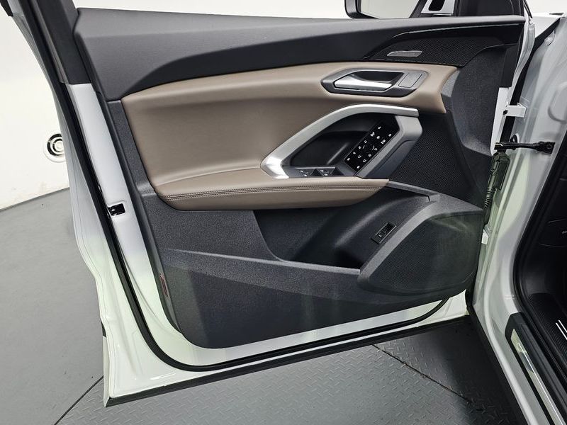 2025 Audi Q5 40 TFSI Quattro S Line photo 24