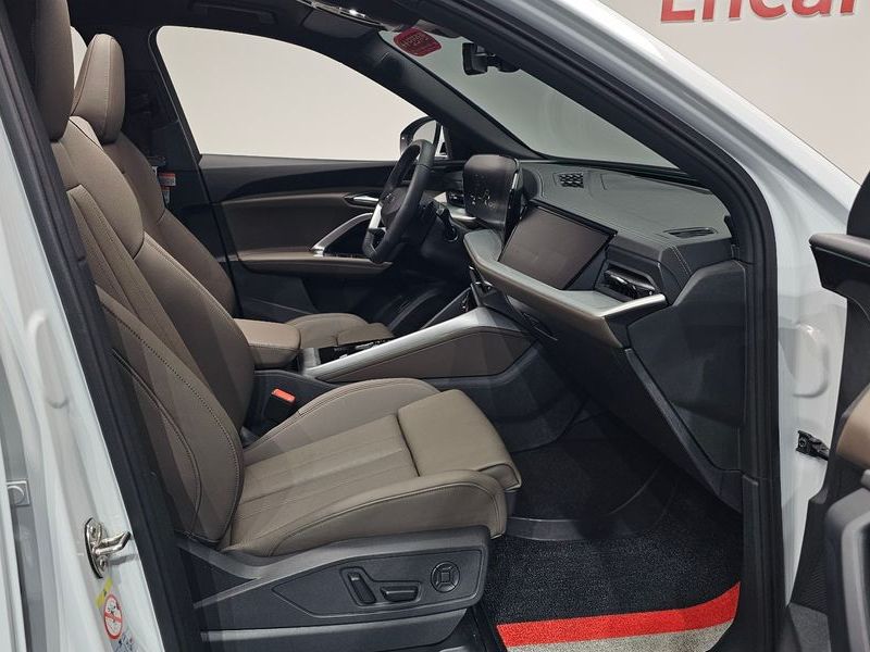 2025 Audi Q5 40 TFSI Quattro S Line photo 26