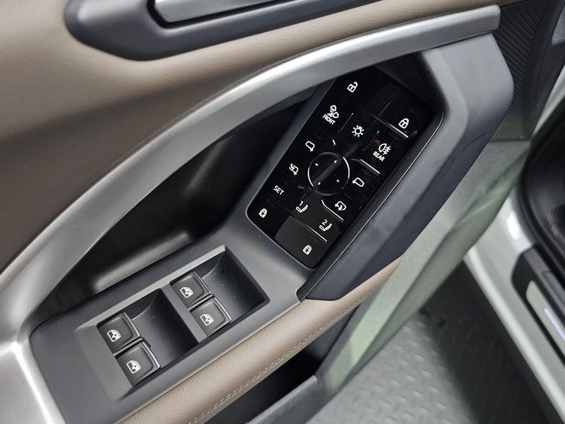 2025 Audi Q5 40 TFSI Quattro S Line photo 29