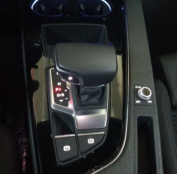 2023 Audi A4 35 TDI Premium photo 9