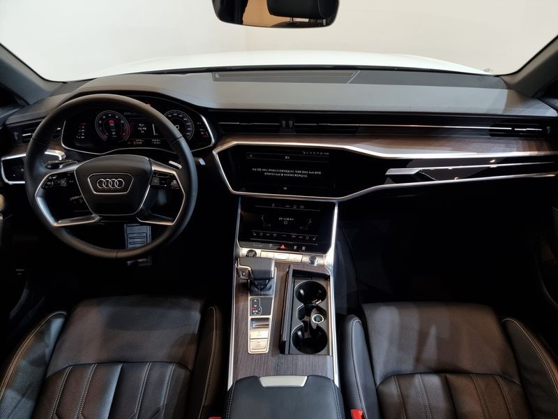 2025 Audi A6 45 TFSI Quattro Premium photo 7