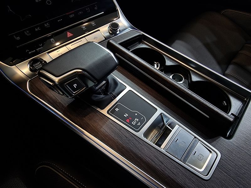 2025 Audi A6 45 TFSI Quattro Premium photo 9
